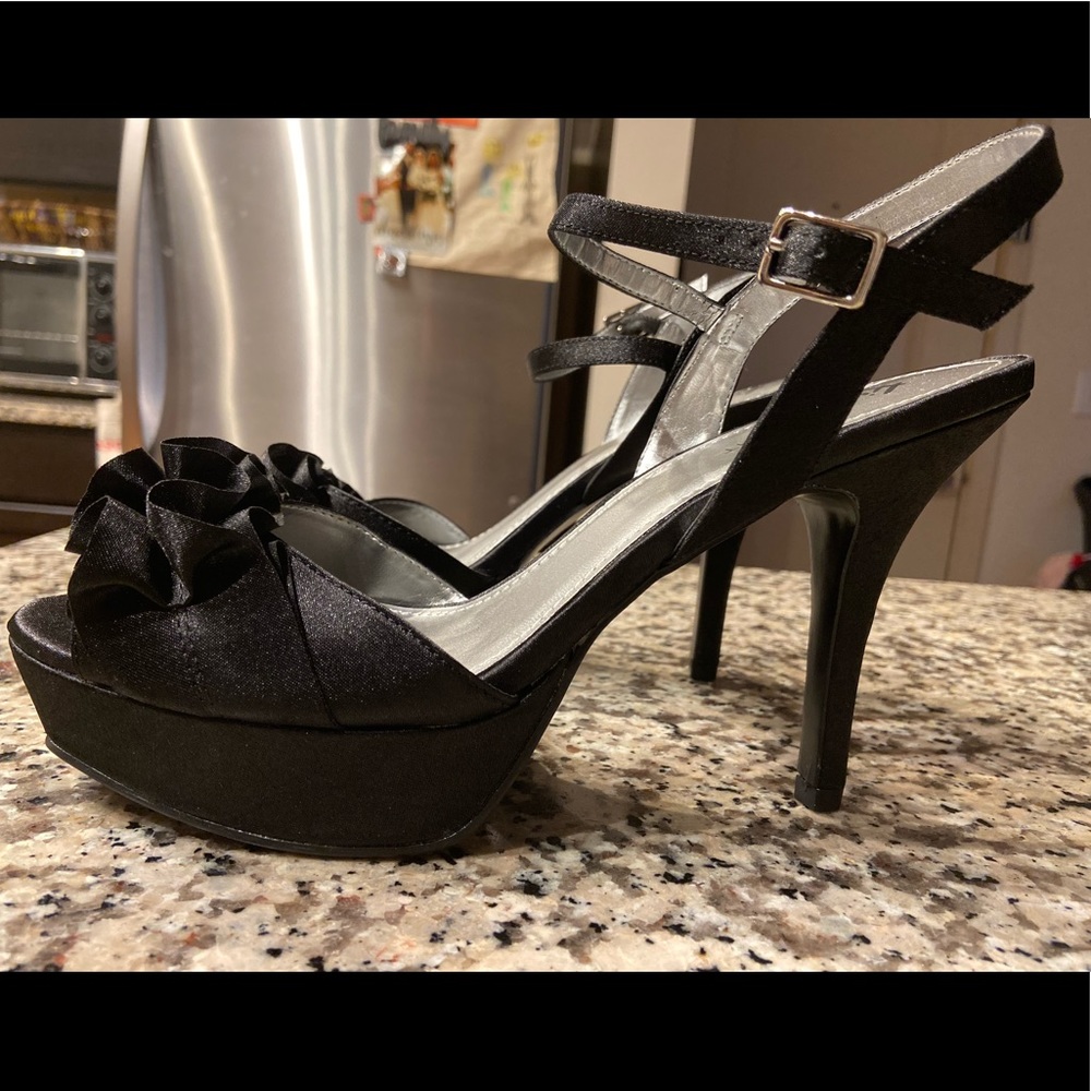 NWOT Black Heels